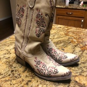 Lane Embroidered Boots 7.5